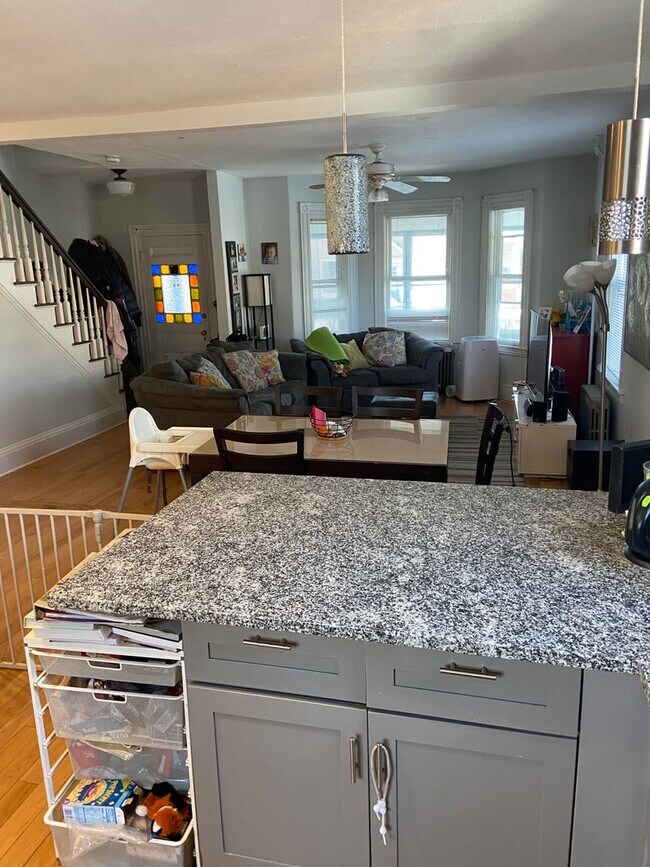 Building Photo - HOT NEWTON LISTING!!!