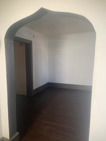 Building Photo - 850 S Franklin St