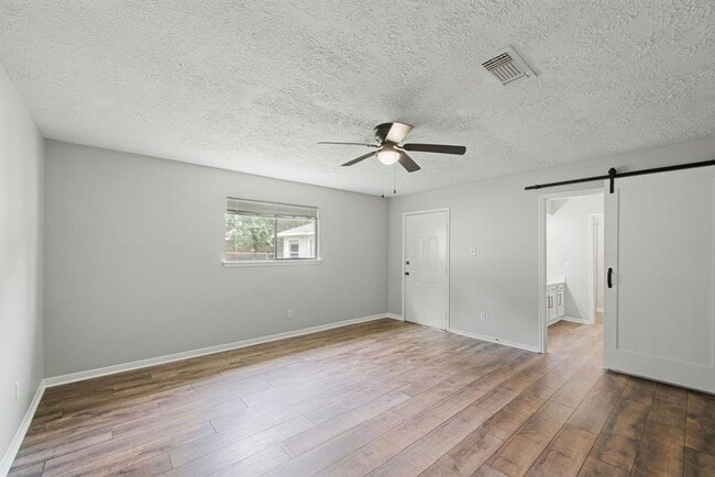 Building Photo - 801 Thornwood Dr