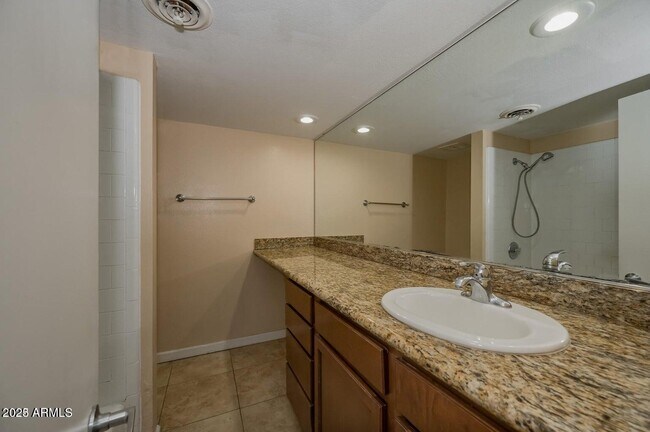 Building Photo - 1702 W Tuckey Ln