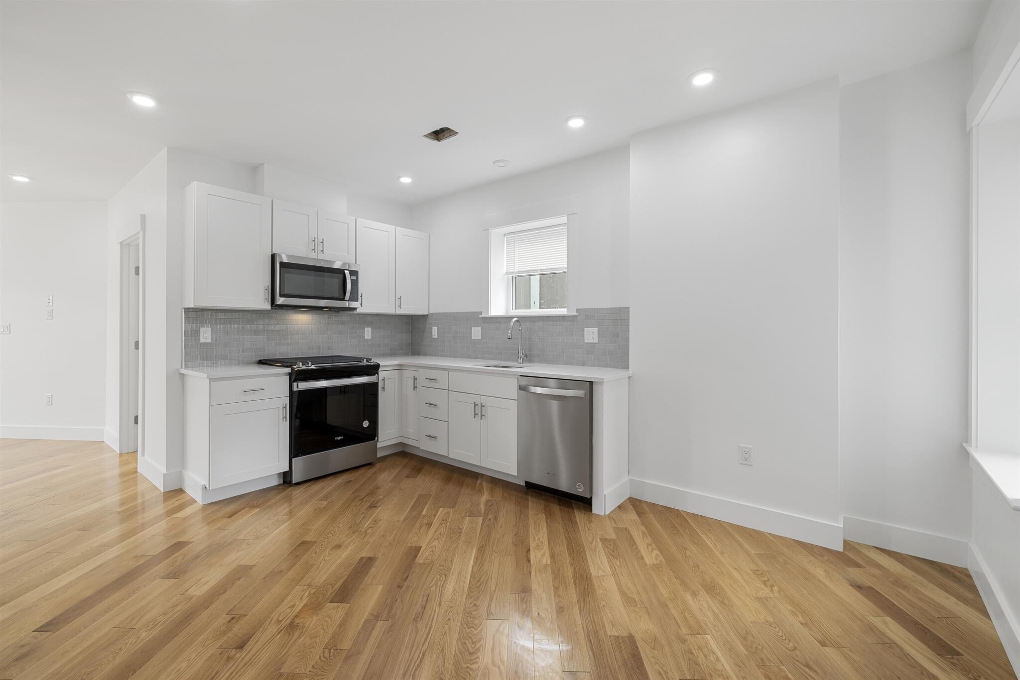 Building Photo - 1010 Cambridge St