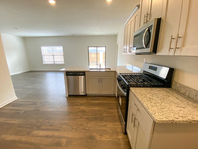 Building Photo - 3 bed 2 bath new construction in 2023 in M...
