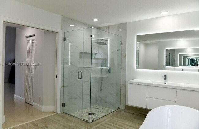 Building Photo - 6543 NW 72nd Pl