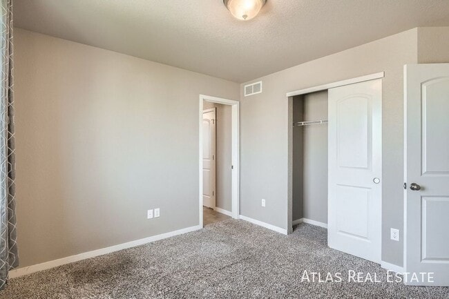 Building Photo - 1121 104th Ave