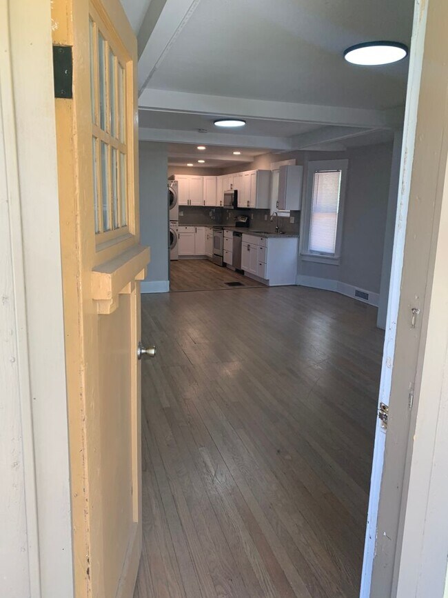 Building Photo - 2102 8th Ave