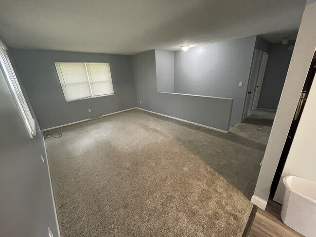 Building Photo - Woodward Duplex