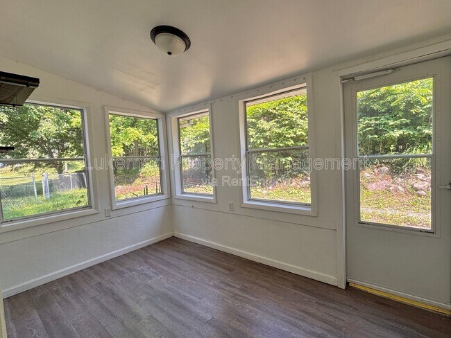 Building Photo - 217 Wallace Ave