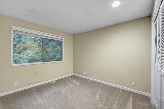 Building Photo - 3635 211th Pl NE