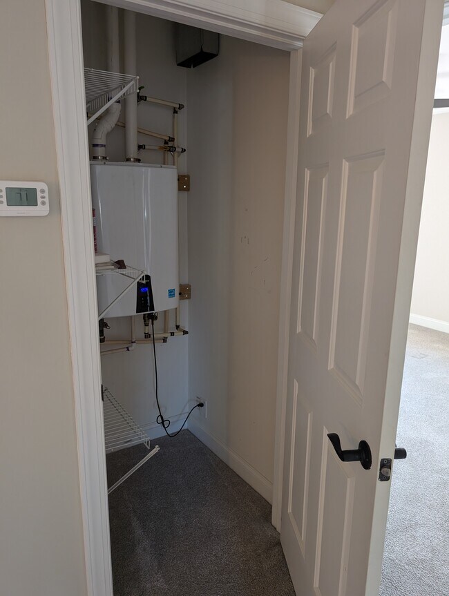 Building Photo - 6 Maxim Ct