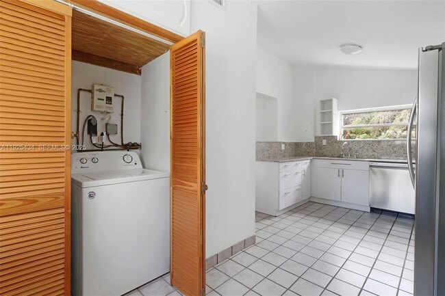 Building Photo - 4630 SW 13th Terrace