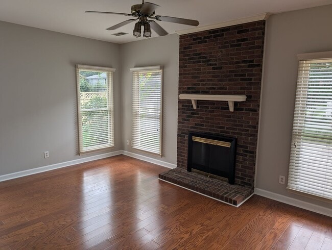 Building Photo - Beautiful home located on a cul-de-sac  in...