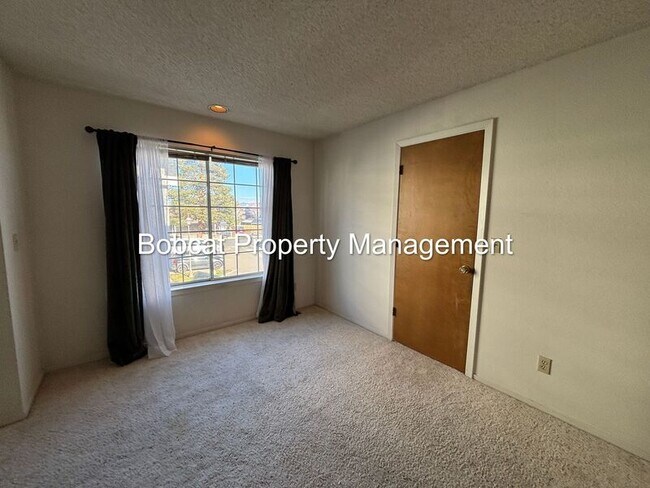 Building Photo - 1420 Douglas Ave