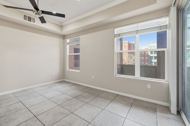 Building Photo - Guard Gated 3rd Floor Unit off Las Vegas Blvd