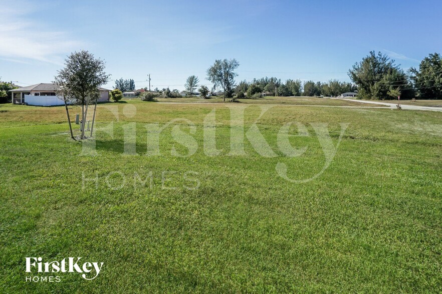 Building Photo - 1110 NW 24th Pl