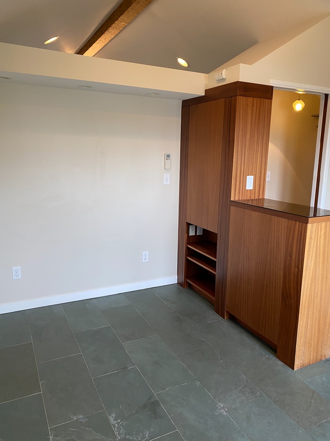 Building Photo - Beacon Hill Guest Cottage