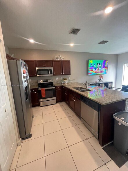 Building Photo - 9309 W 32nd Ln