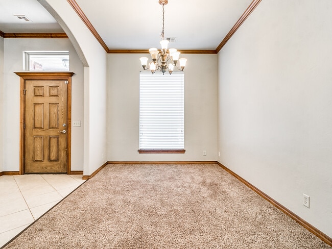 Building Photo - 15609 Traditions Dr