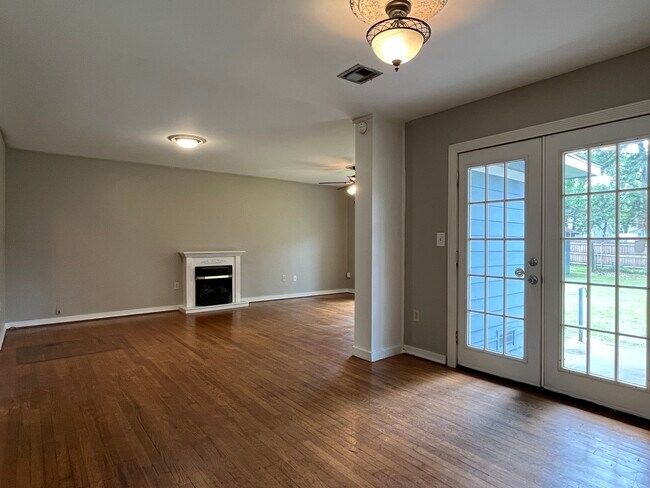 Dining into Living - 2129 W Arrowhead Dr