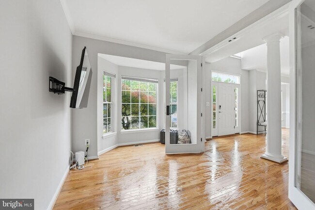 Building Photo - 6355 Willowfield Way