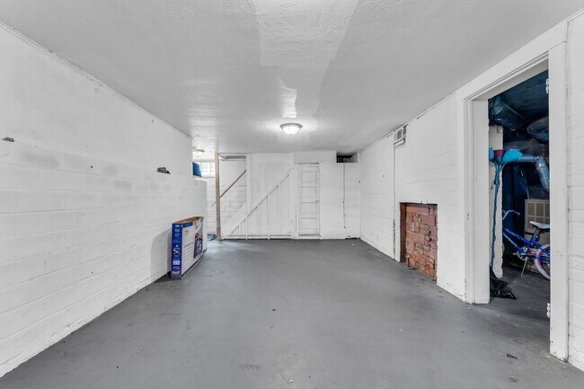 Building Photo - 3842 W. 133
