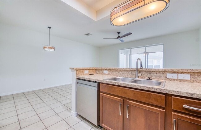 Building Photo - 4670 69th Pl N