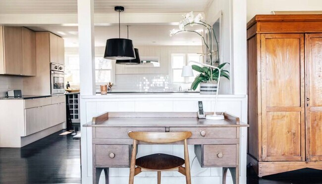 Building Photo - 23 Mulford Ln