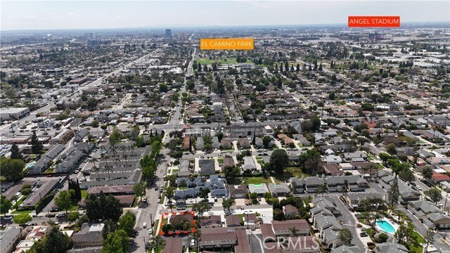 Building Photo - 633 W Maple Ave