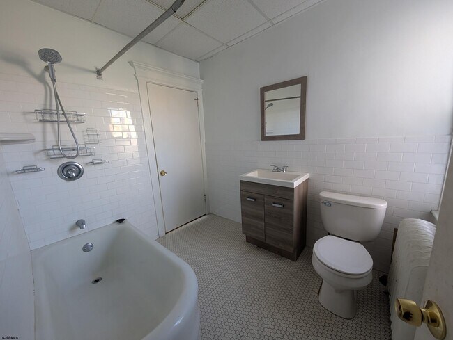 Building Photo - 6405 Ventnor Ave