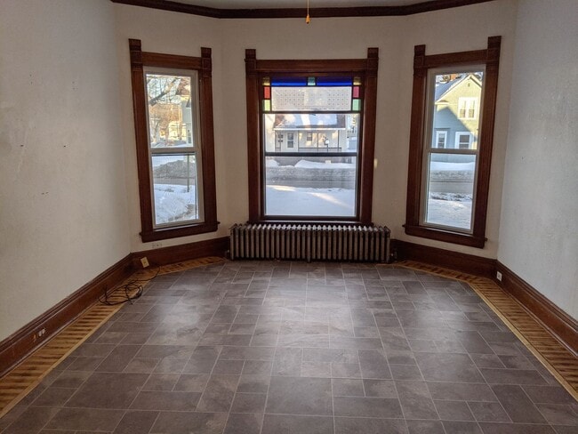 Building Photo - 5 bed 2 bath Single Family Home in Wausau