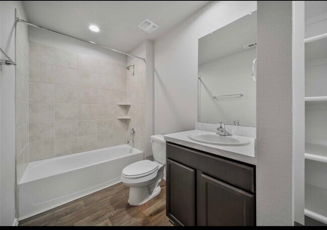 Building Photo - 40643 Creekside Blf Trl