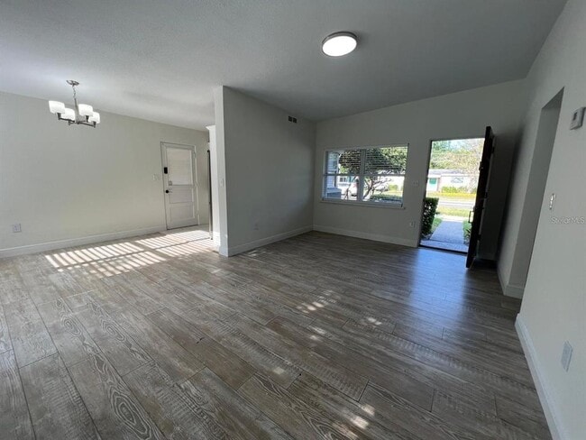Building Photo - 5037 Lake Howell Rd