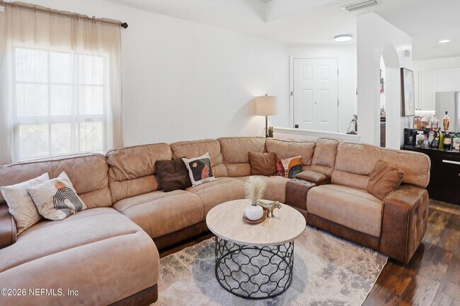 Building Photo - 450 La Travesia Flora