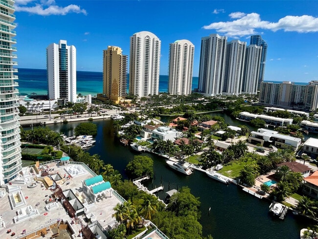 Building Photo - 16500 Collins Ave