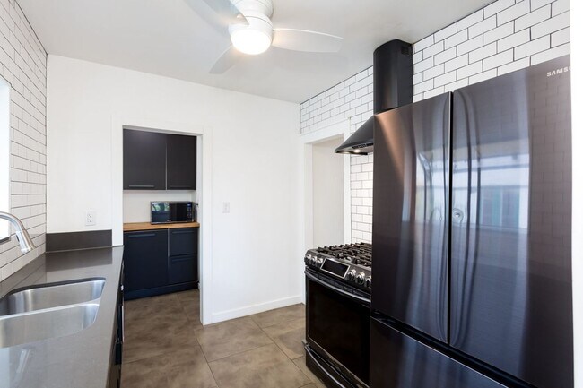 Building Photo - 4762 E Mountain View Dr