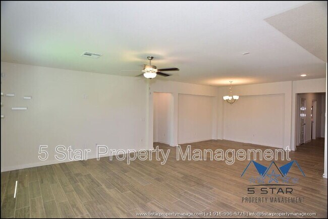 Building Photo - 3545 Essence St