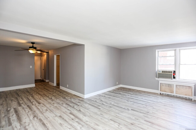 Building Photo - 39 Glenbrook Rd