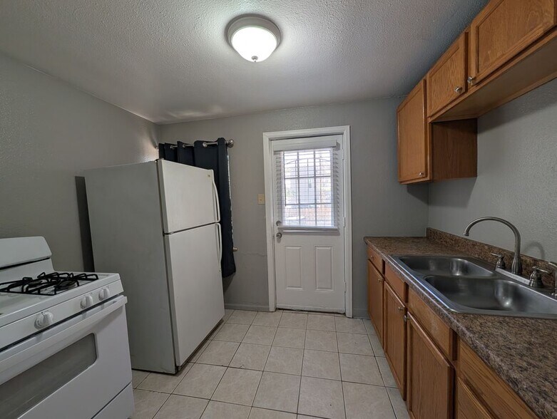 Building Photo - 1523 Uinta St