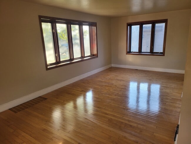 Beautiful Hardwood Floors - 1126 Grant St