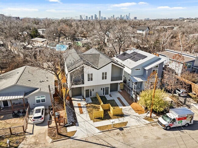 Building Photo - 4801 Sara Dr