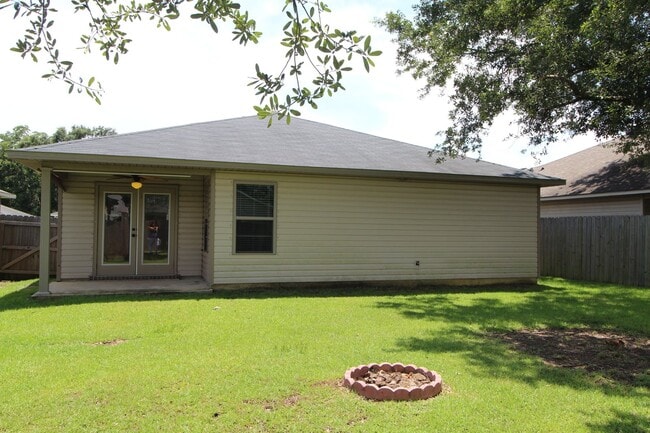 Building Photo - Updated 3-Bedroom, 2-Bath Home with Modern...