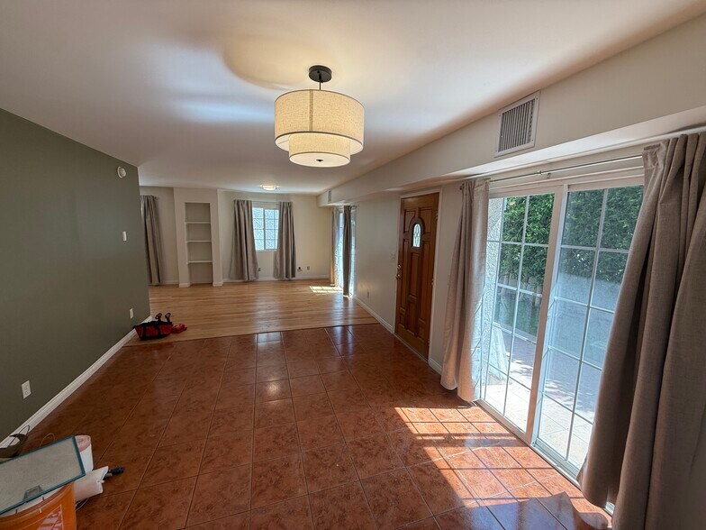 Building Photo - 2446 S Centinela Ave
