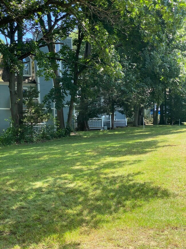 Building Photo - 523 Old Pond Ln