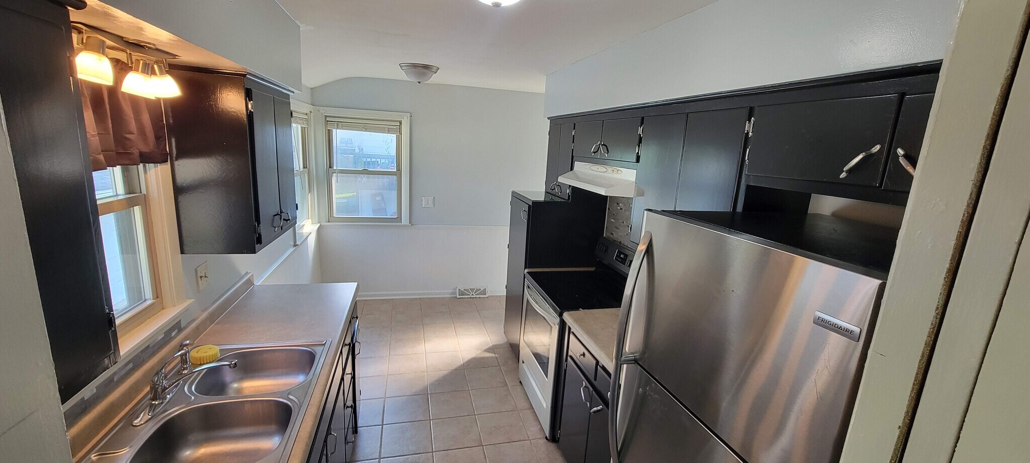 Building Photo - 3901 SW 7th St