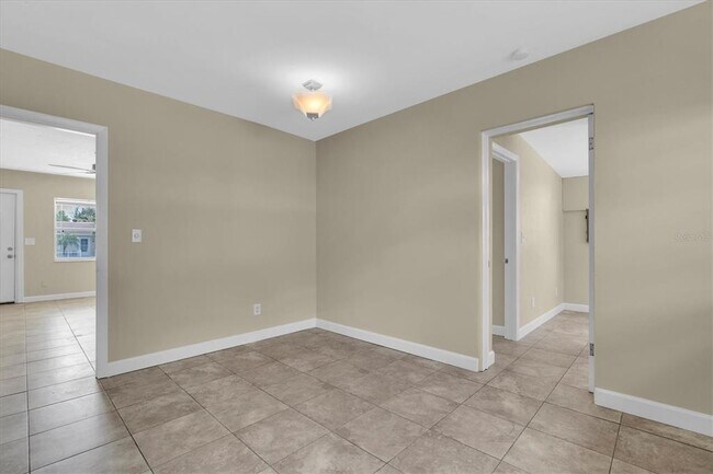 Building Photo - 333 72nd Ave