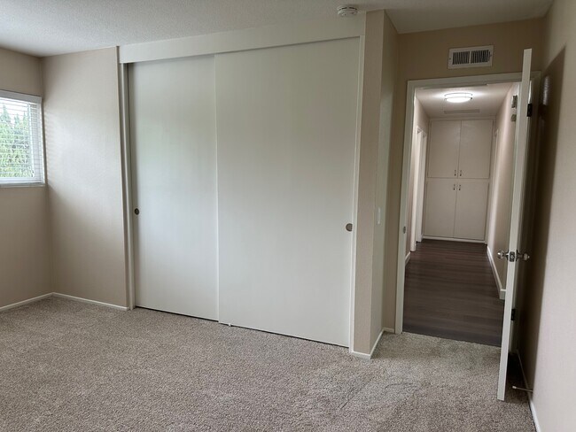 Building Photo - 1393 Scotch Cir