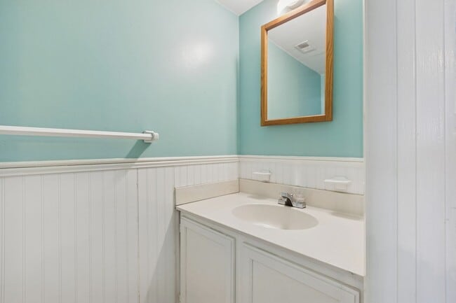 Building Photo - Norfolk condo across from Chesapeake Bay