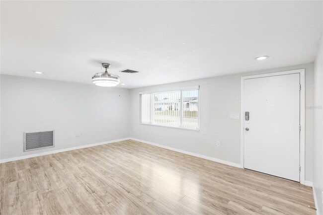 Building Photo - 5648 Saren Dr