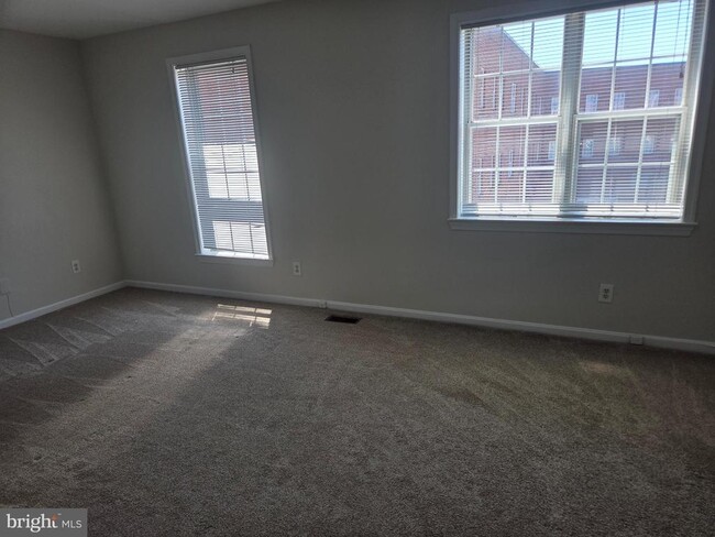 Building Photo - 1206 N Vernon St