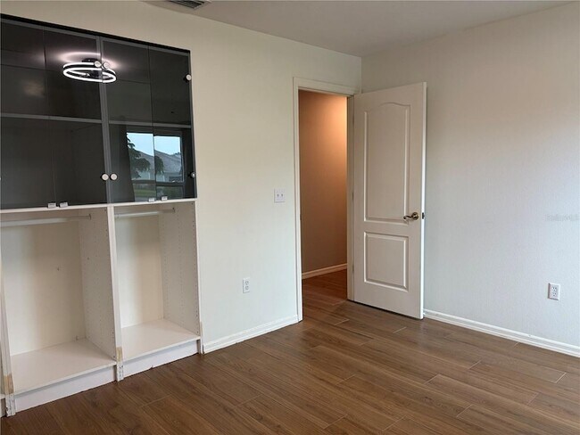 Building Photo - 5828 Sandy Pointe Dr