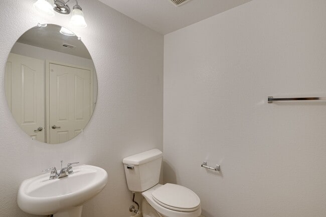 Building Photo - Charming 3-Bedroom Townhome in 89044 with Gated Porch, Walk-In Pantry & Spacious Primary Suite